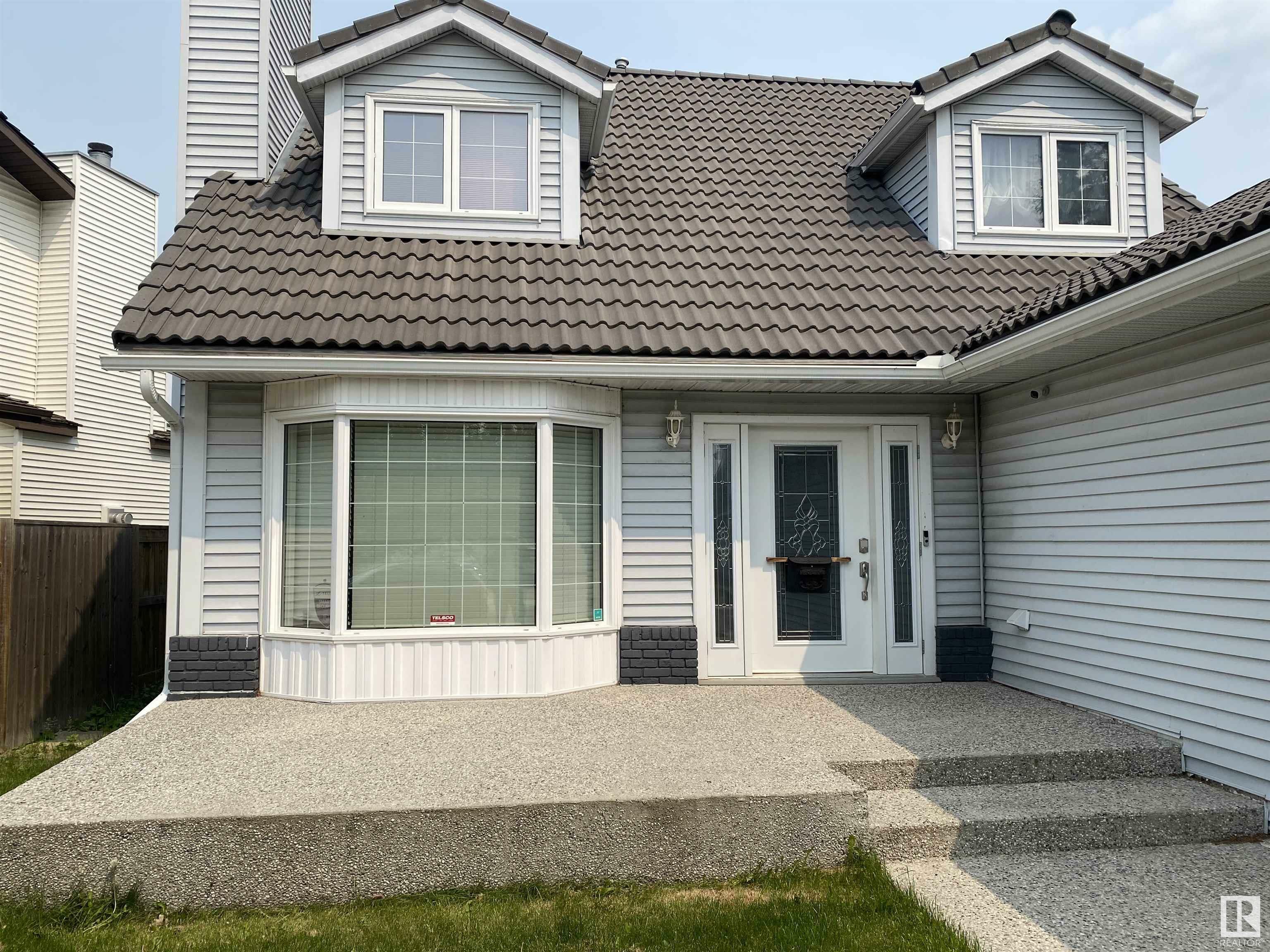 Property Photo: 27 Castle Keep Keep NW AB T5X 5K6