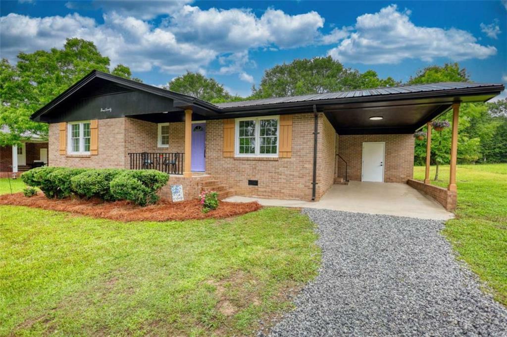 Property Photo: 370 Walnut Street GA 30025