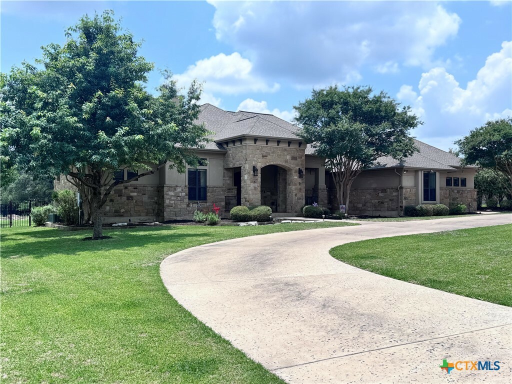 Property Photo: 102 Standing Oak Drive TX 78633
