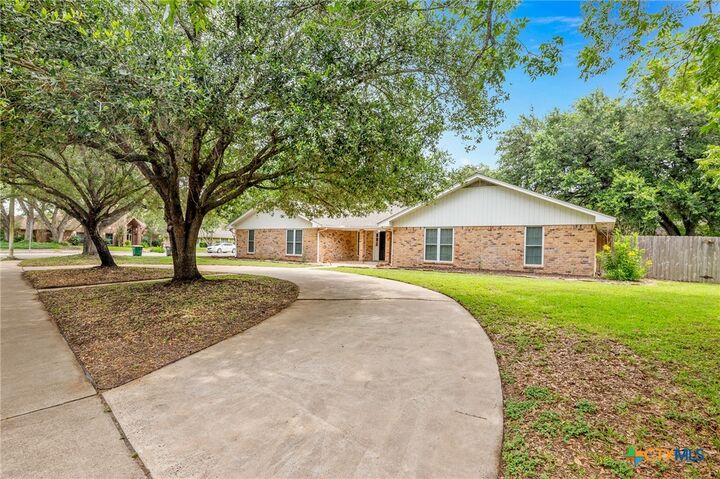 Property Photo: 308 Woodway Drive TX 77904