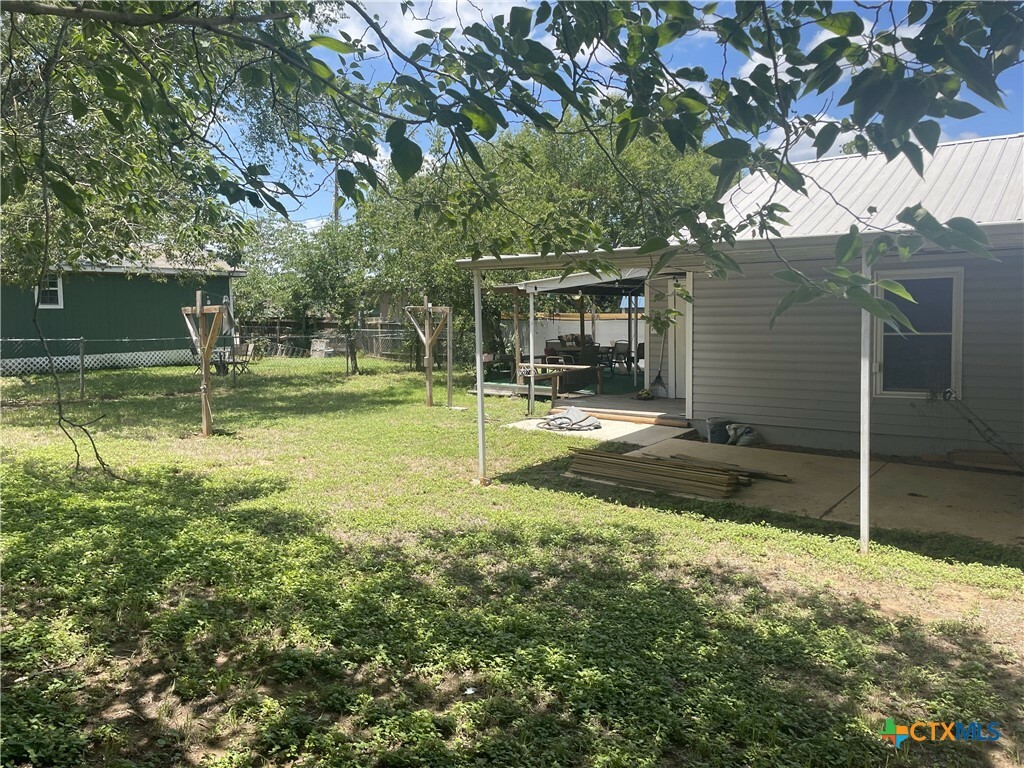 Property Photo: 103 S 3rd Street TX 78160