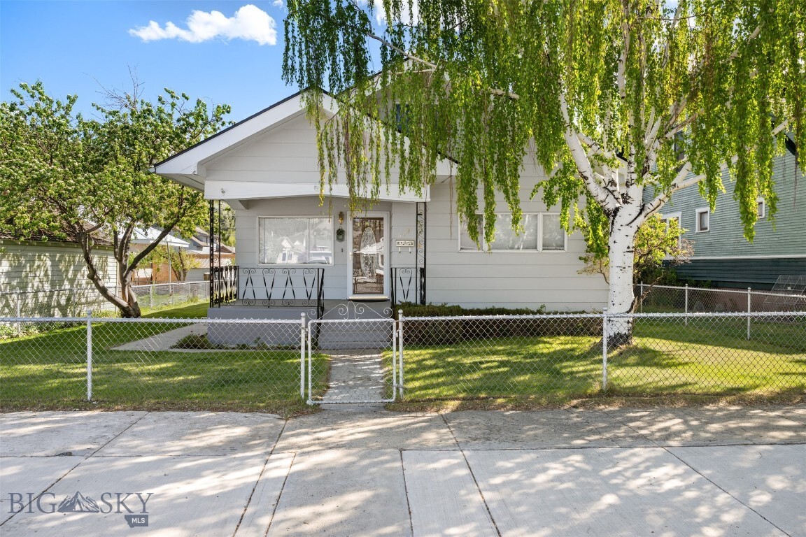 Property Photo: 609 W 3rd Street MT 59711