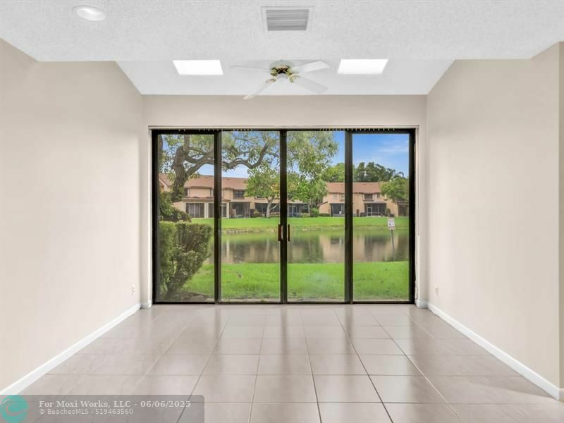 Property Photo: 3950 Cocoplum Cir D FL 33063