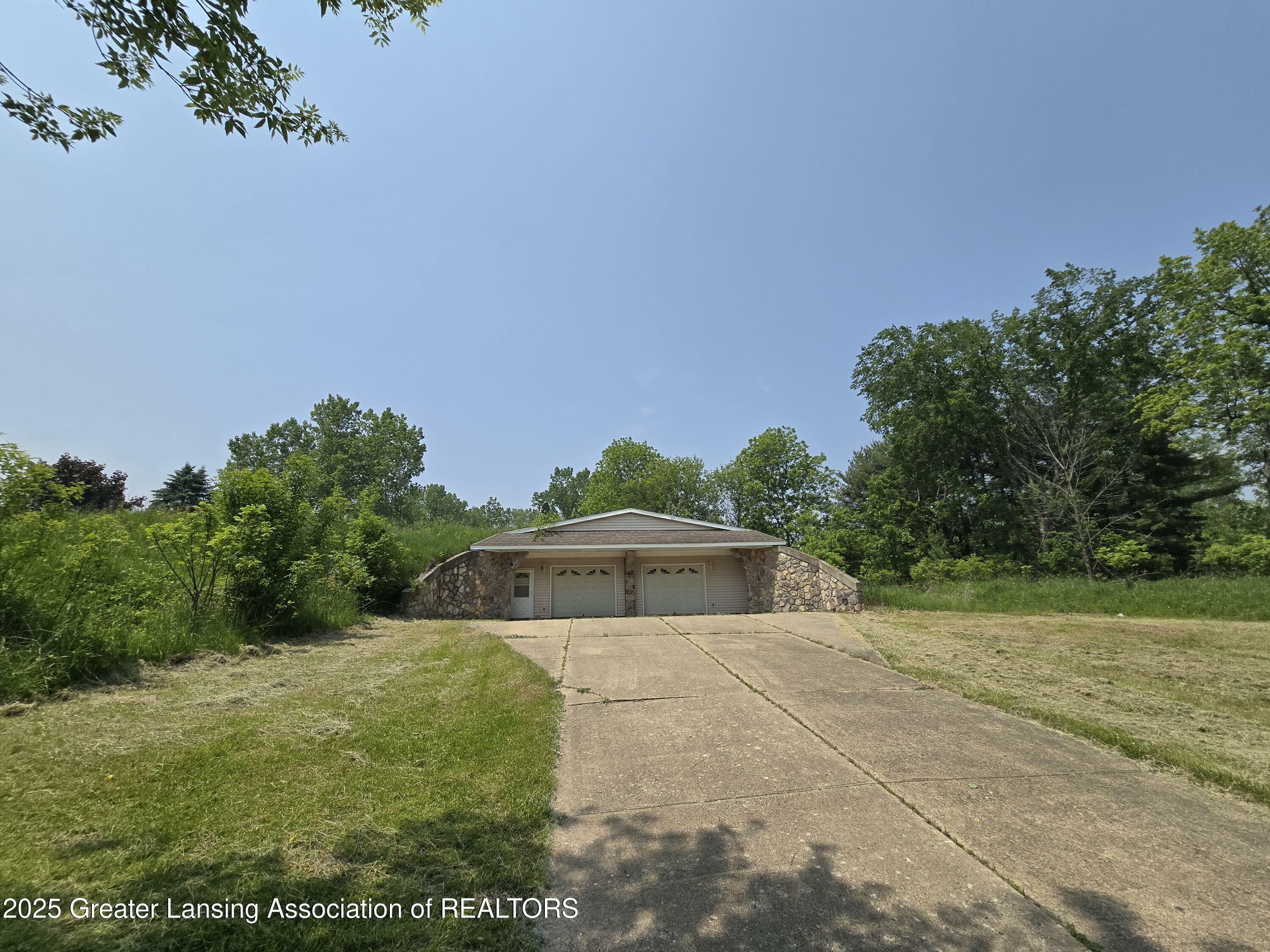 6322 Springport Road  Eaton Rapids MI 48827 photo