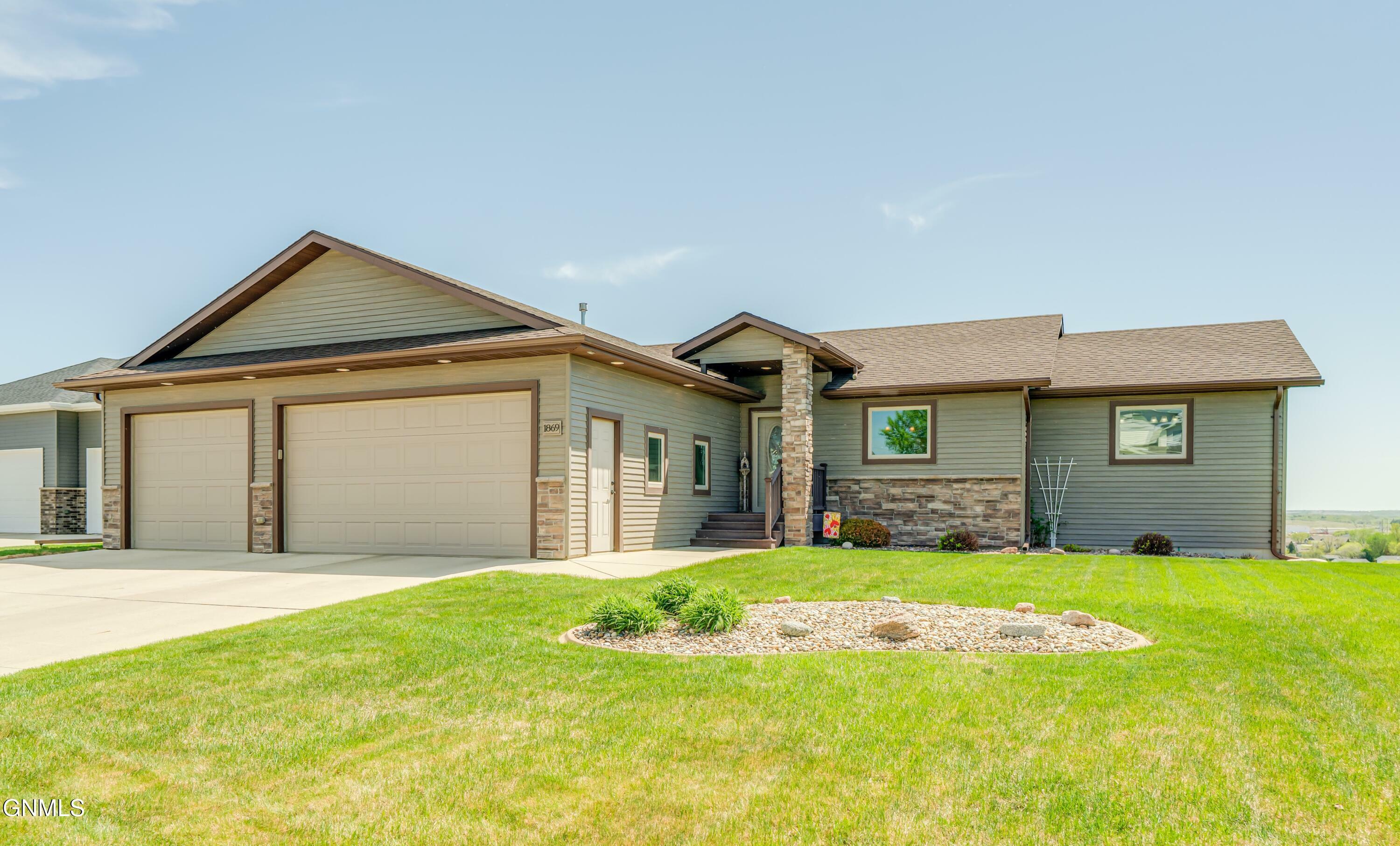 1869 Harding Place  Bismarck ND 58501 photo