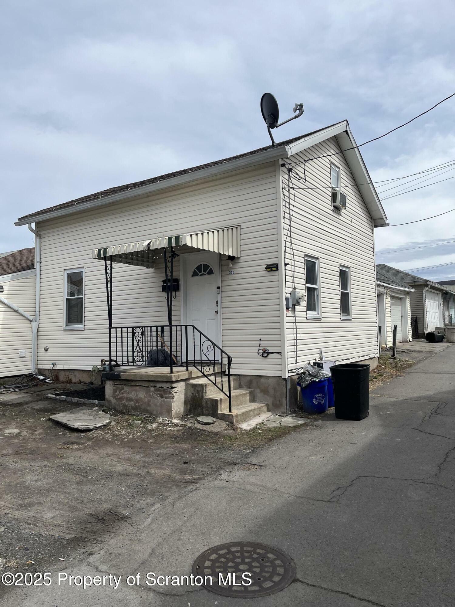 326 Neptune Place  Scranton PA 18505 photo