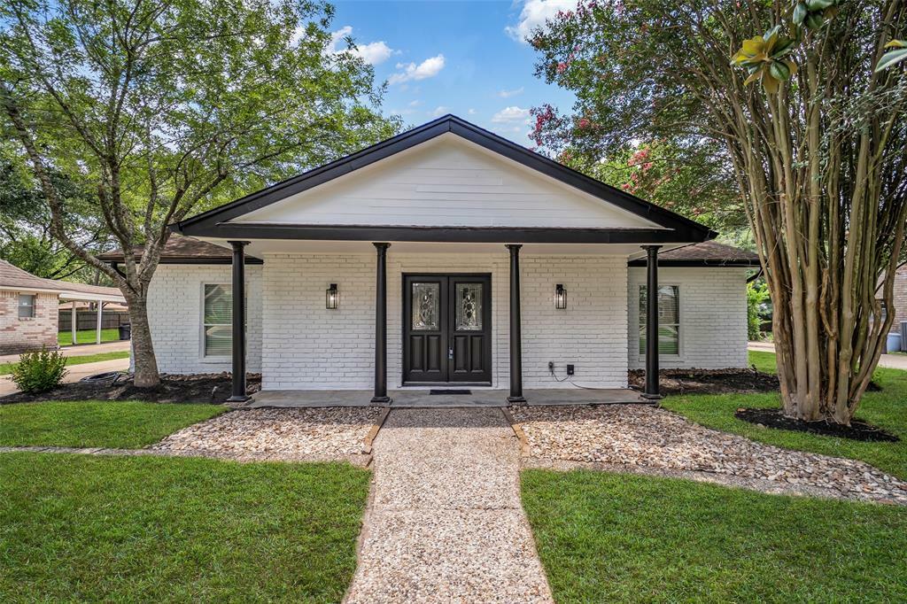 Property Photo: 15905 Lakeview Drive TX 77040
