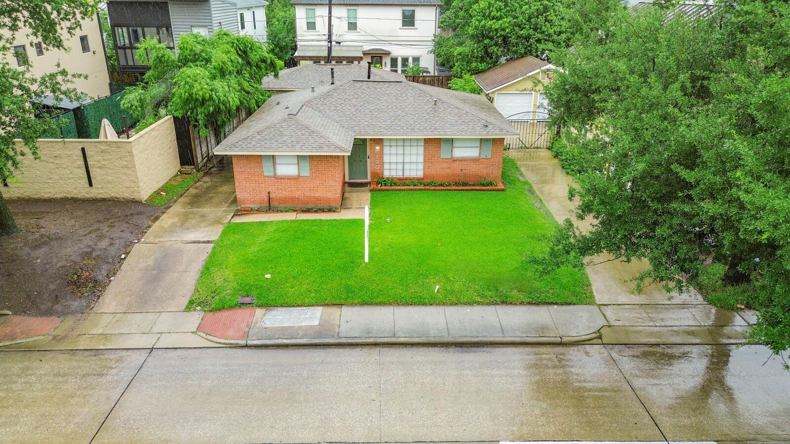 Property Photo:  6130 Kirby Drive  TX 77005 