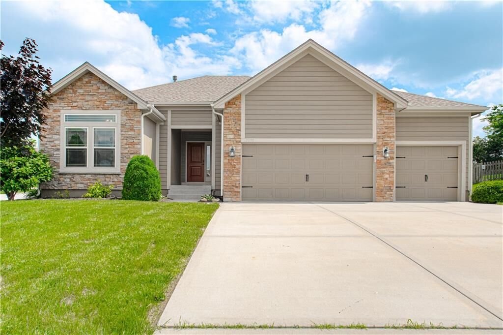 Property Photo: 7035 NE 113th Terrace MO 64156