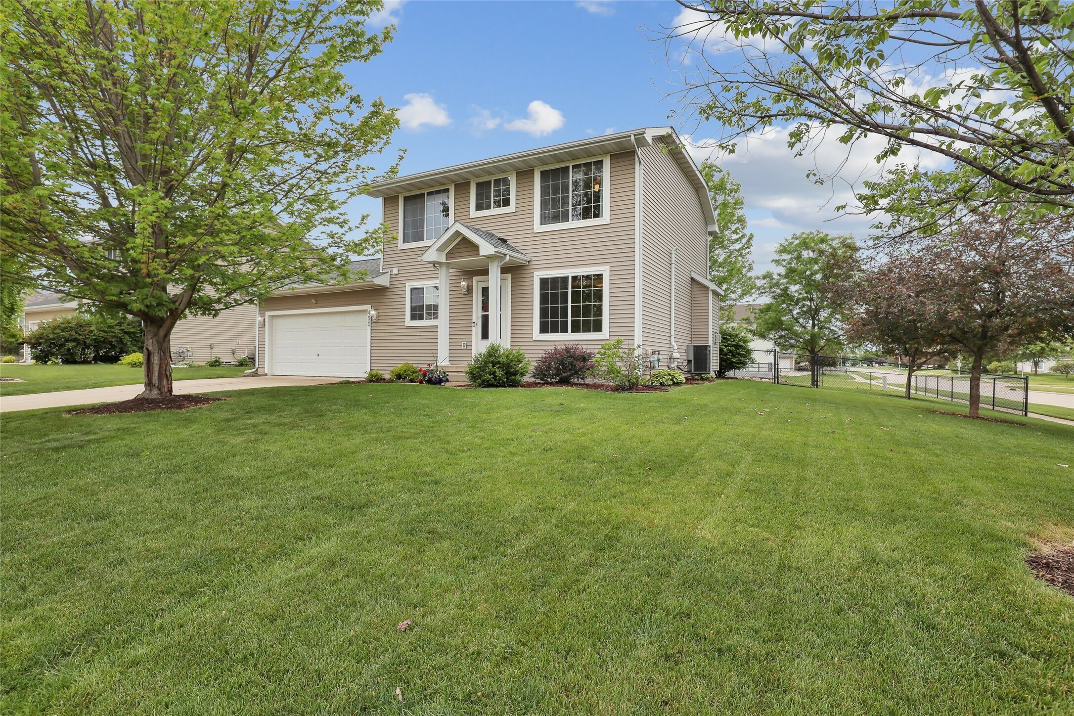 Property Photo:  490 SE Carefree Lane  IA 50263 