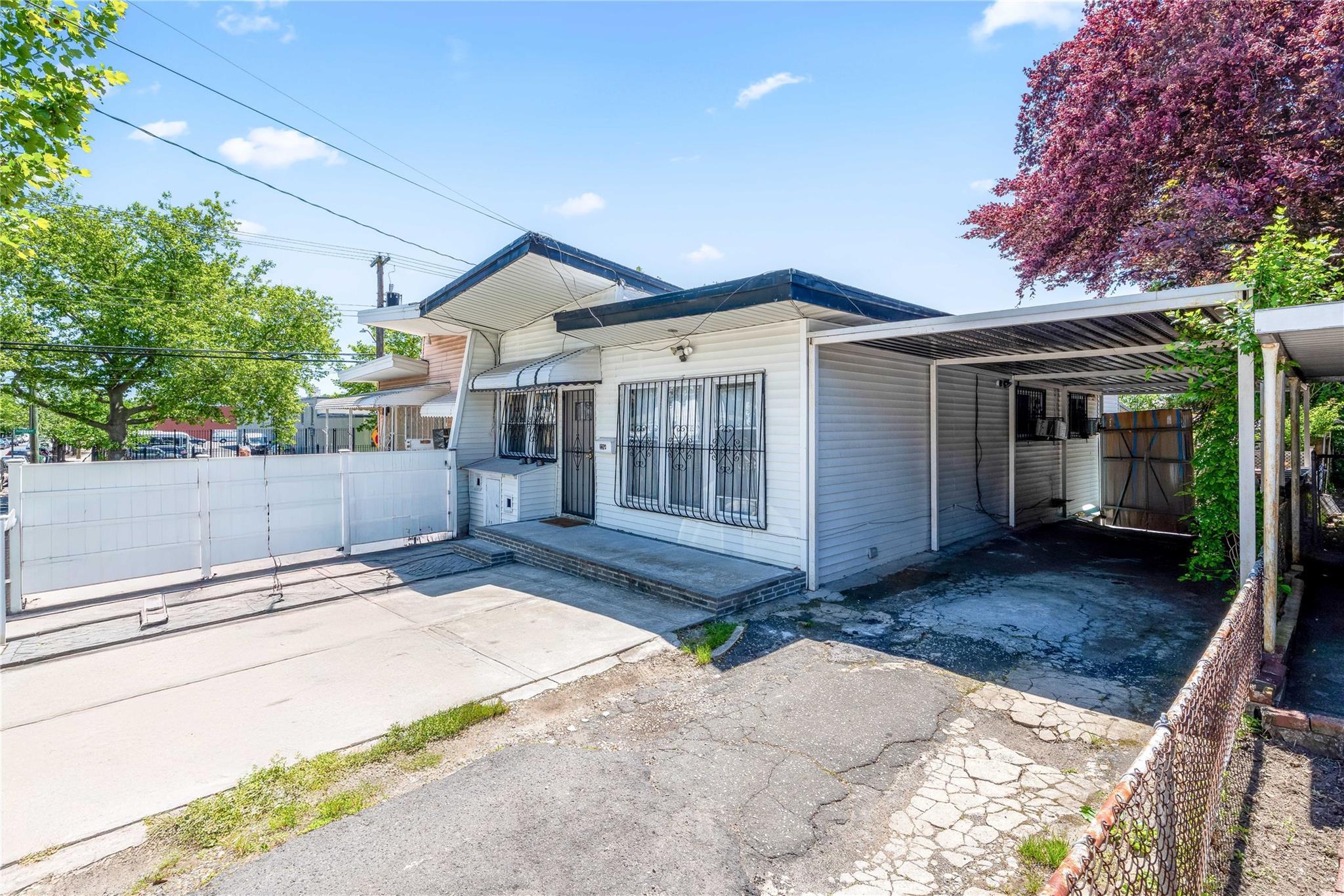 Property Photo: 2268 Homer Avenue NY 10473