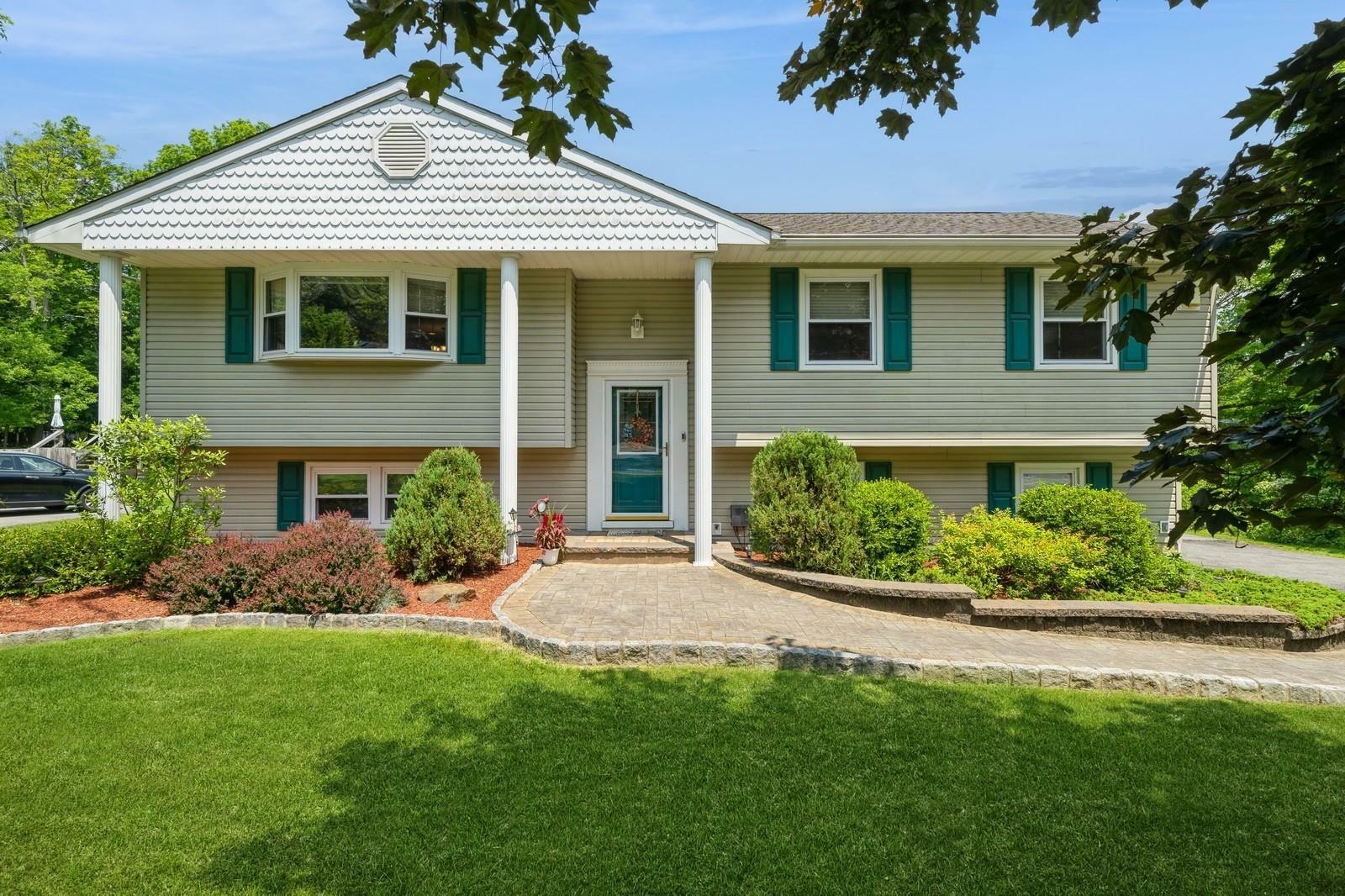 Property Photo:  21 Forestdale Avenue  NY 10950 