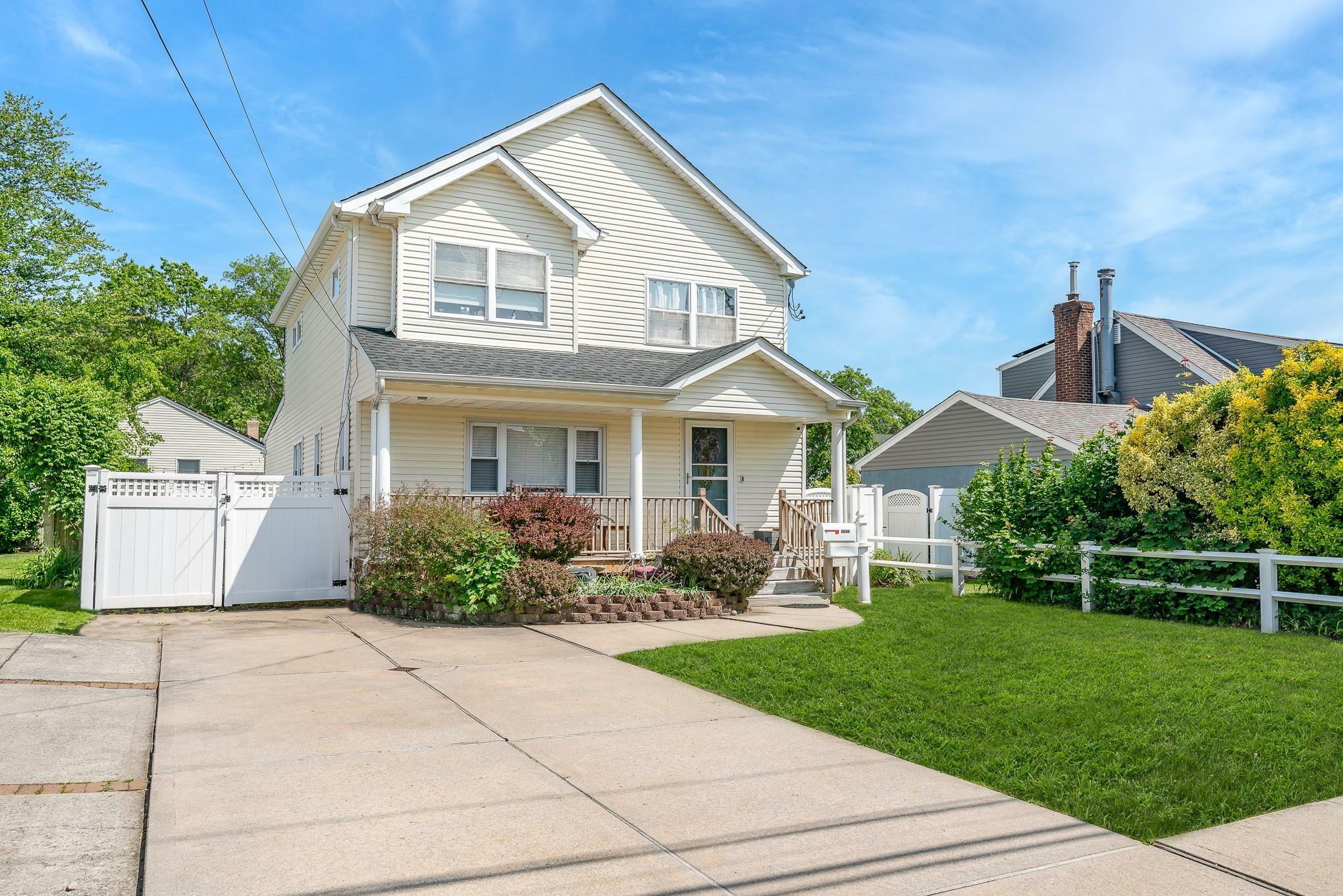 Property Photo: 1450 Tadmor Street NY 11566