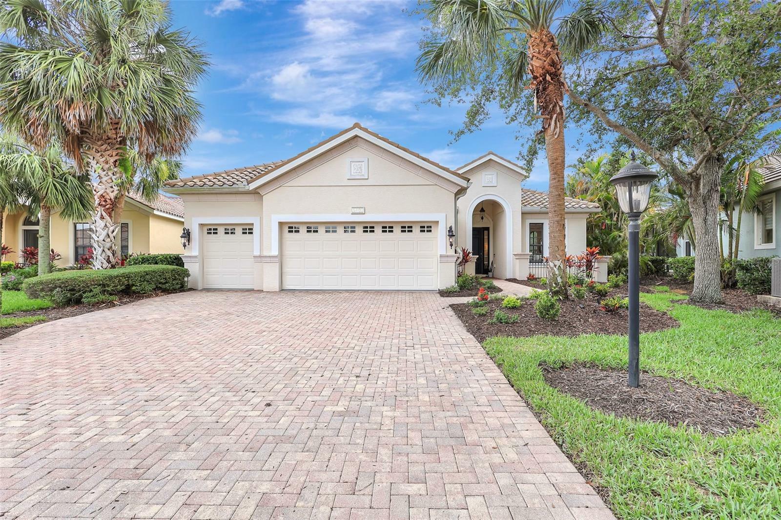 Property Photo: 12710 Stone Ridge Place FL 34202