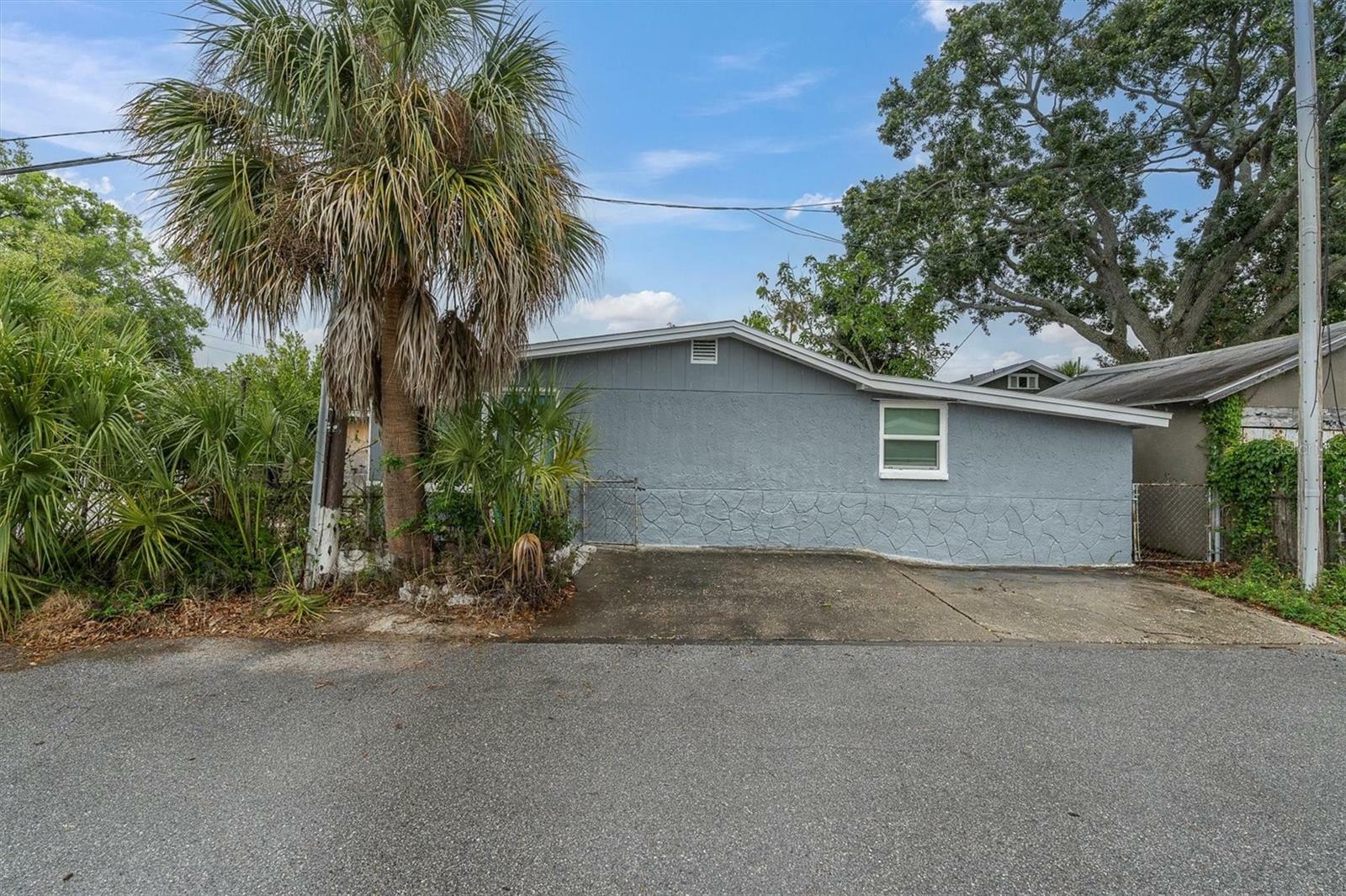Property Photo:  423 N Ring Avenue  FL 34689 