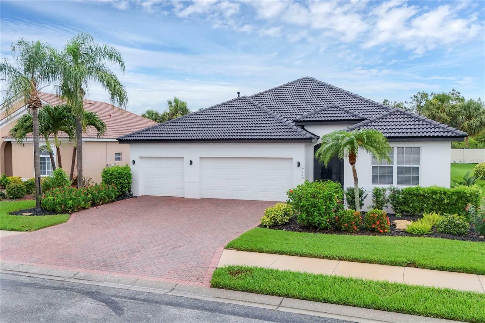 Property Photo: 7119 67th Terrace E FL 34203