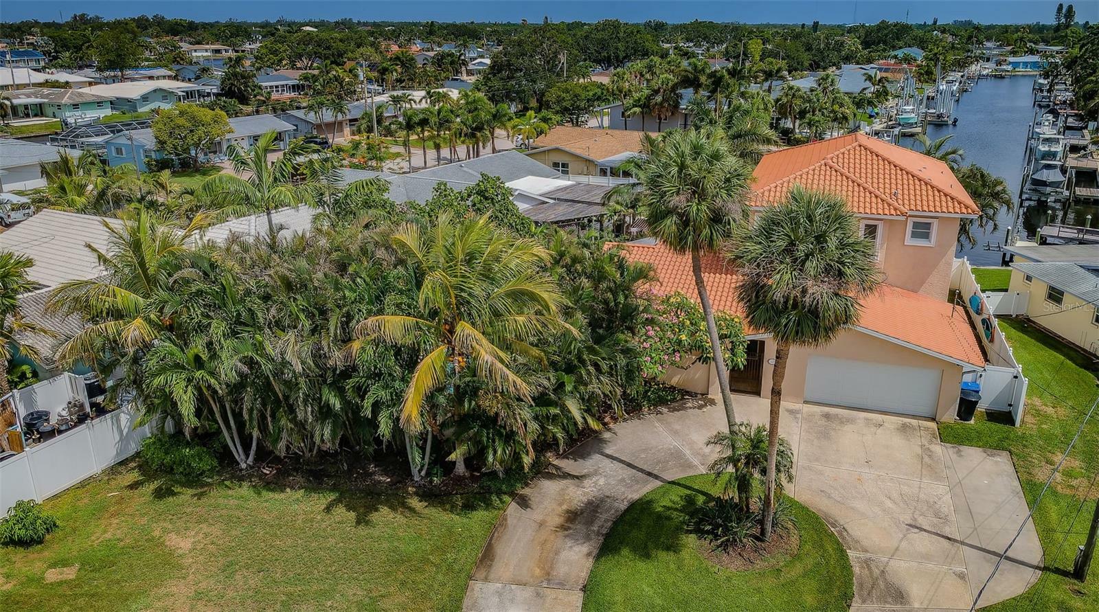 Property Photo:  1427 40th Avenue NE  FL 33703 