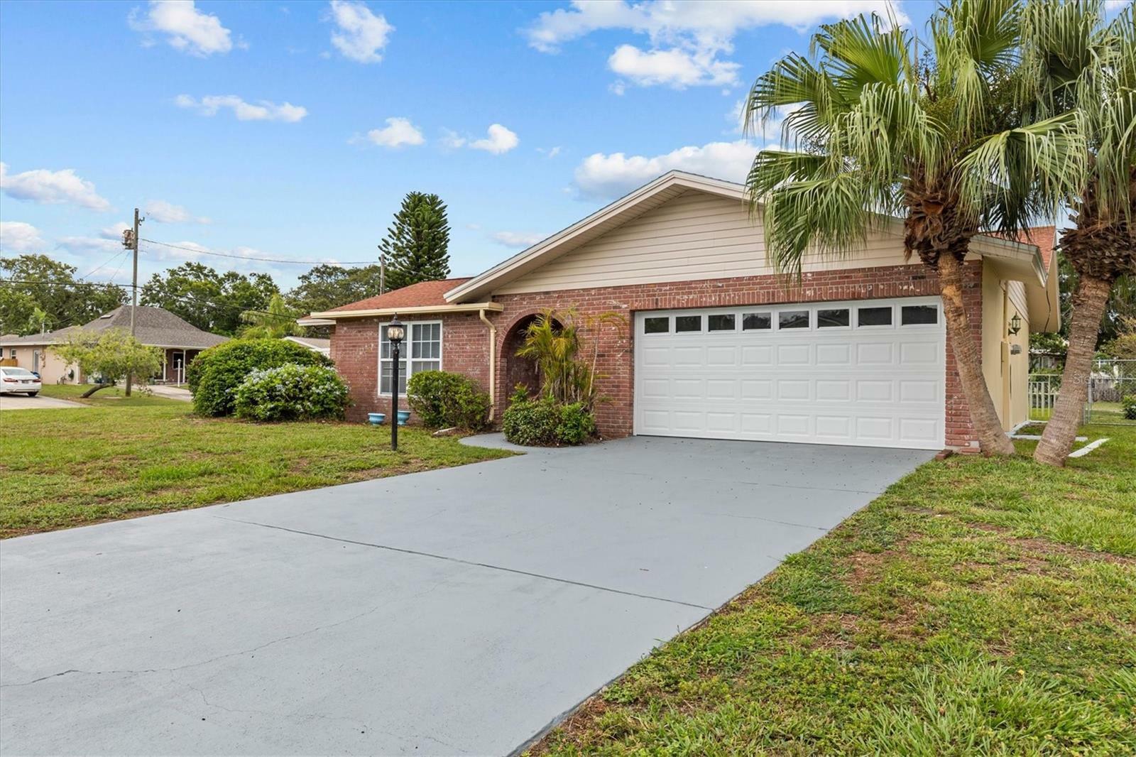 Property Photo: 326 Circle Drive FL 34683