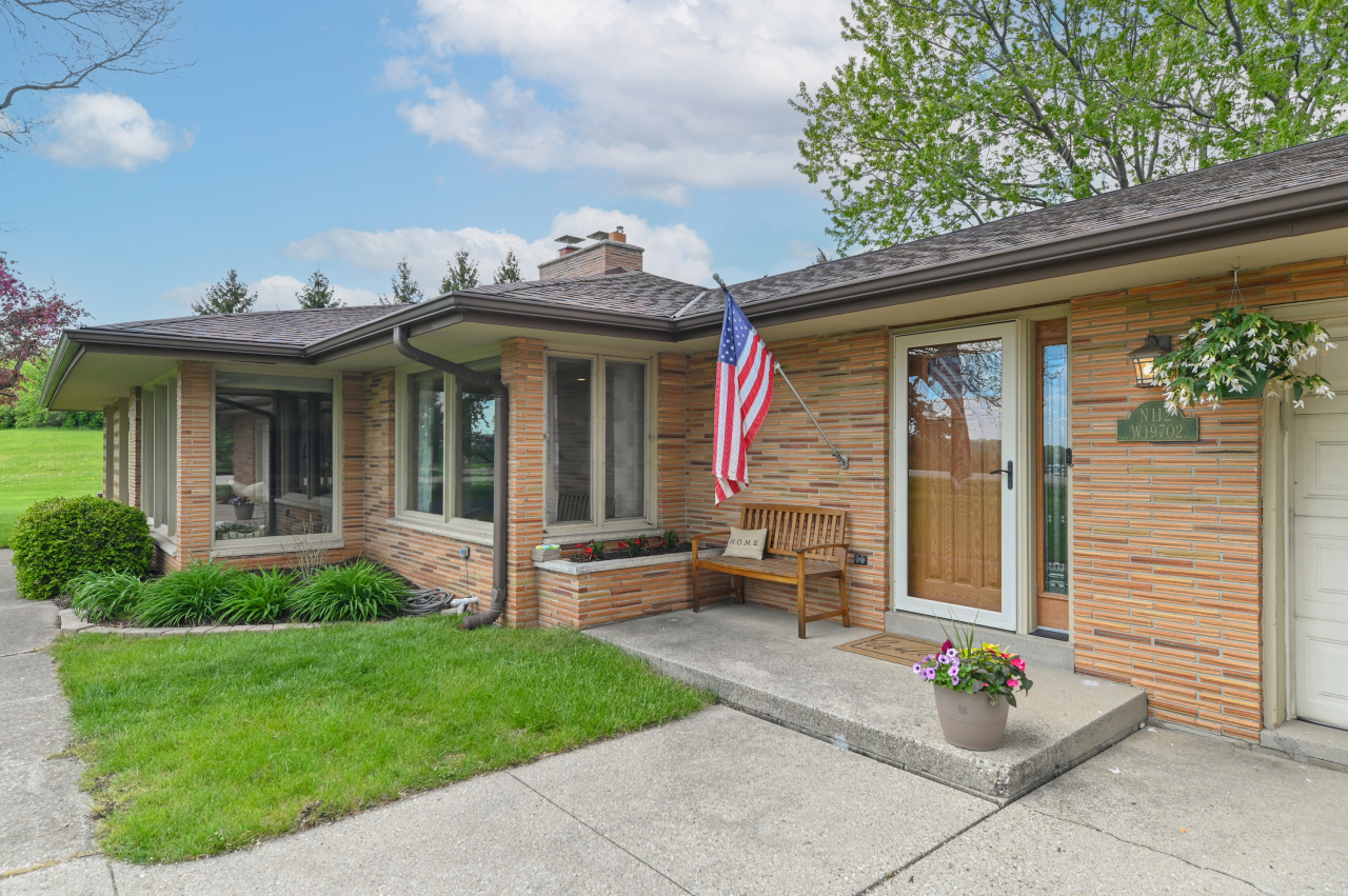 Property Photo: N112w19702 Mequon Rd WI 53022