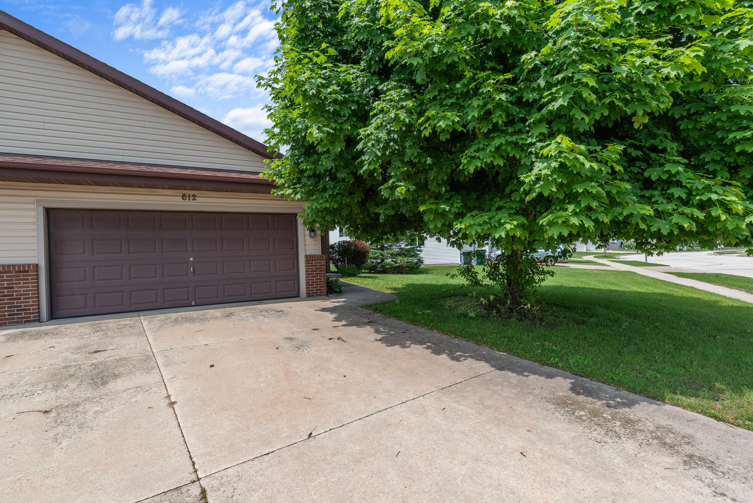 Property Photo: 612 Wellington Dr WI 53090