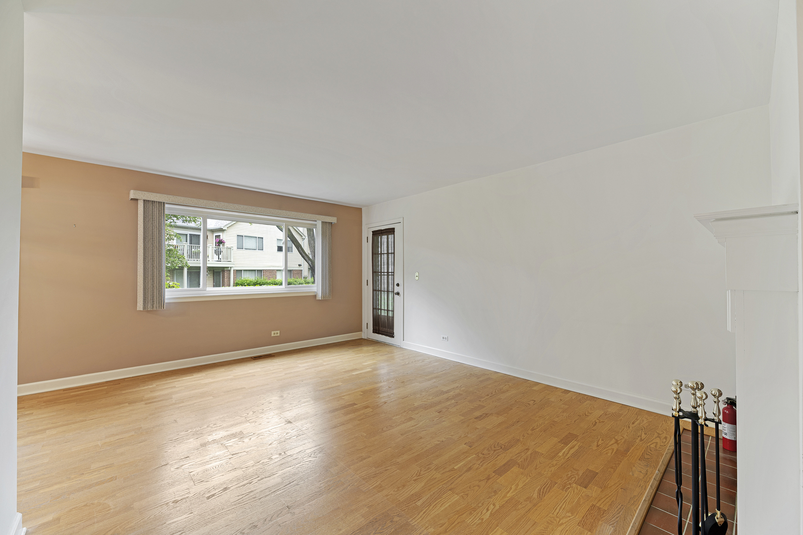 Property Photo: 1604 Newburn Court D1 IL 60090