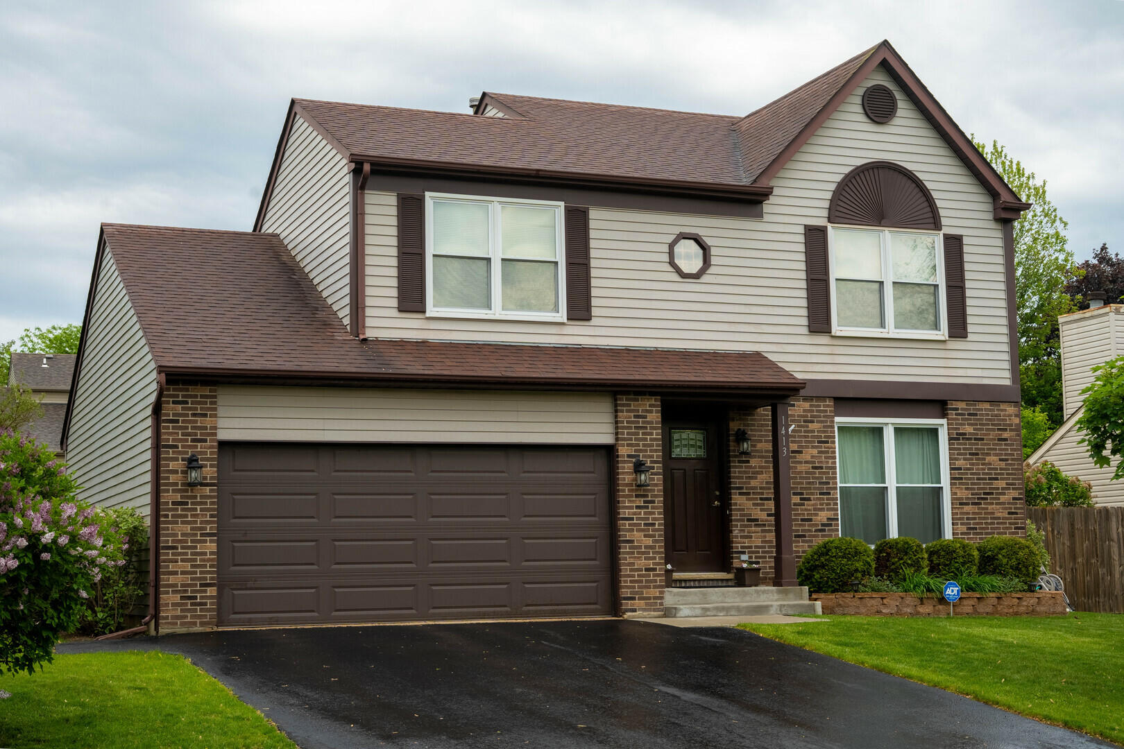 Property Photo:  1413 N Metropolitan Avenue  IL 60085 