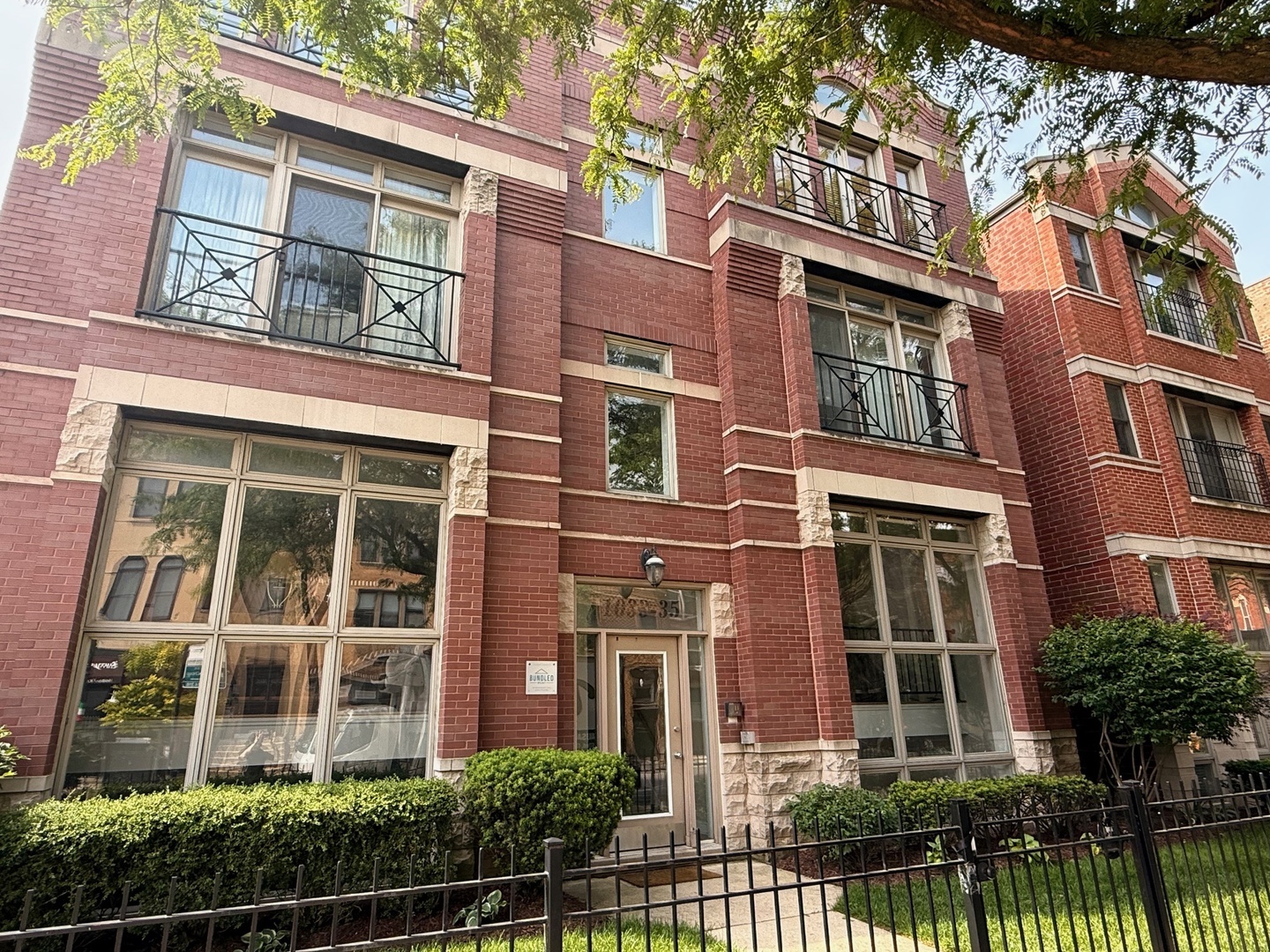 Property Photo:  1035 W Taylor Street 1  IL 60607 