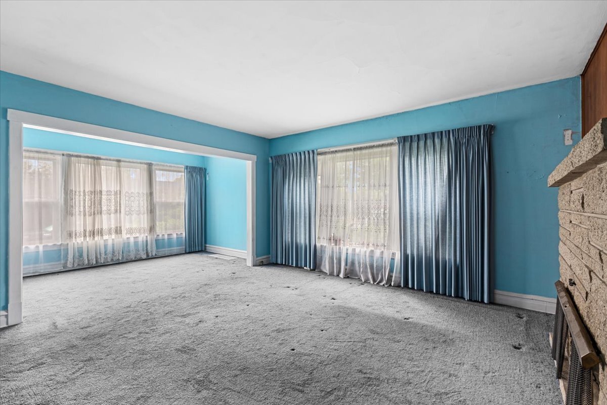 Property Photo: 4835 W Sunnyside Avenue IL 60630