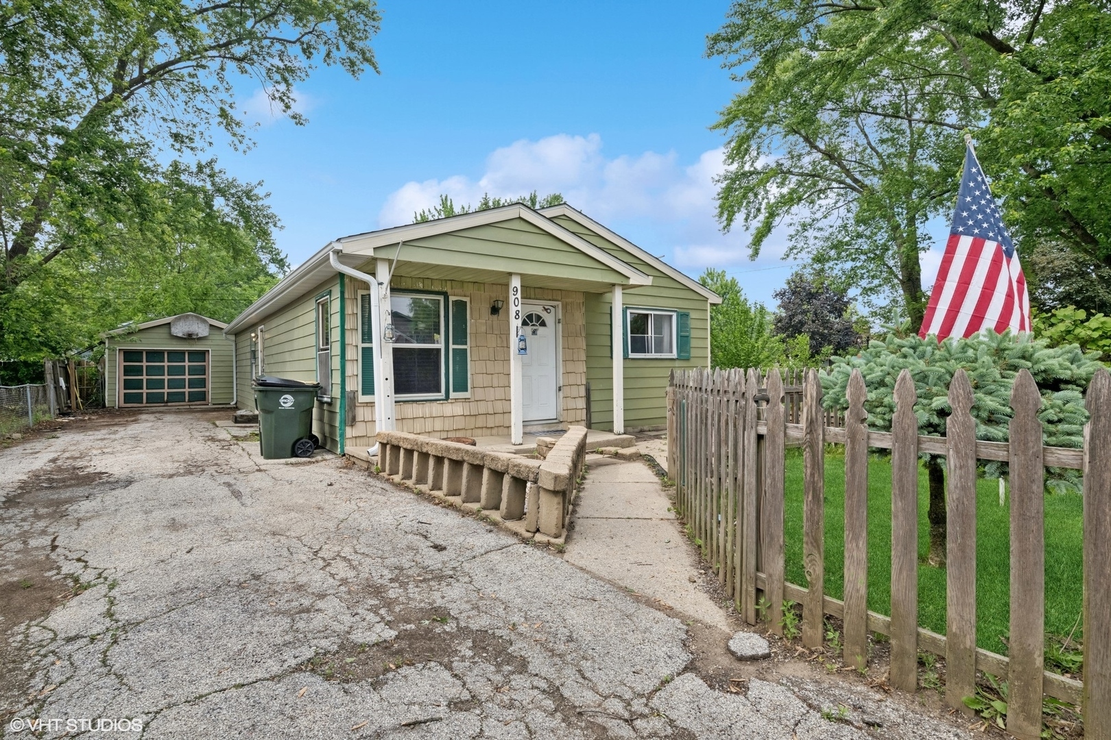 Property Photo:  908 Diana Court  IL 60073 