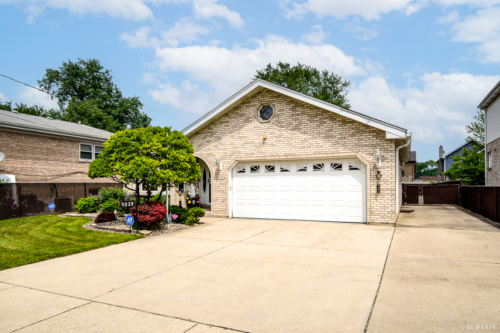 Property Photo: 9039 S Central Avenue IL 60453
