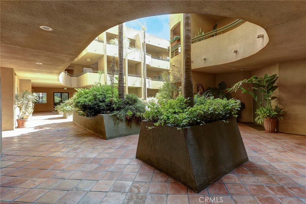 Property Photo: 12841 Bloomfield Street 103 CA 91604