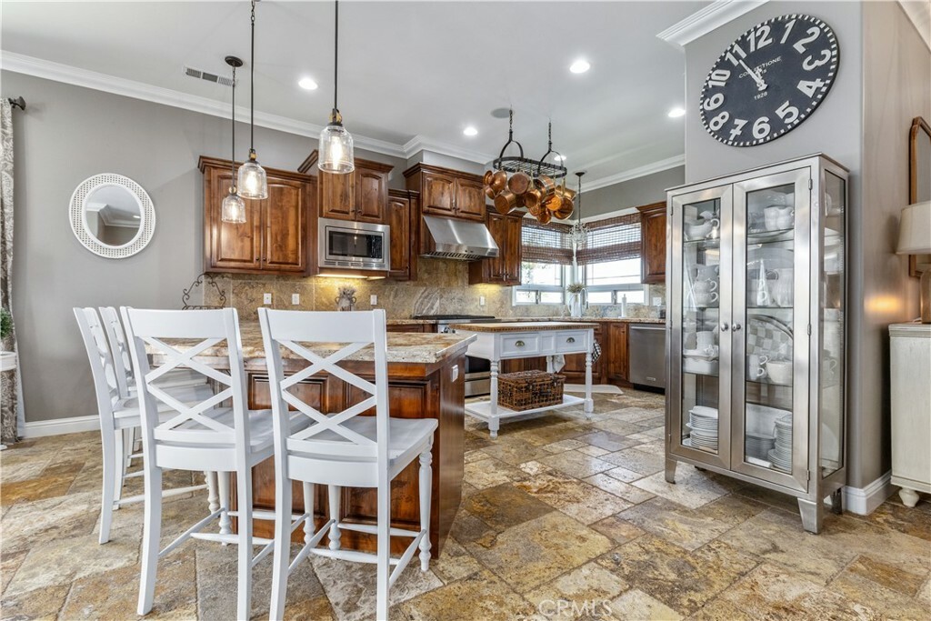 Property Photo:  98 Nutwood Circle  CA 93446 