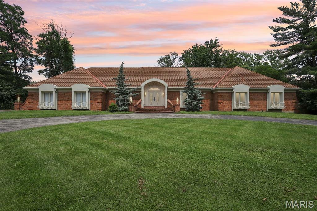 Property Photo: 27 Meadowbrook Country Club Estate MO 63011