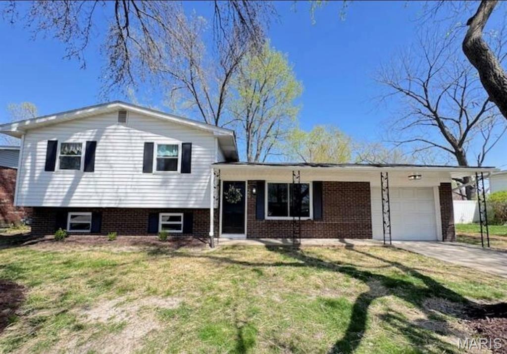 Property Photo:  125 Chateau Drive  IL 62208 