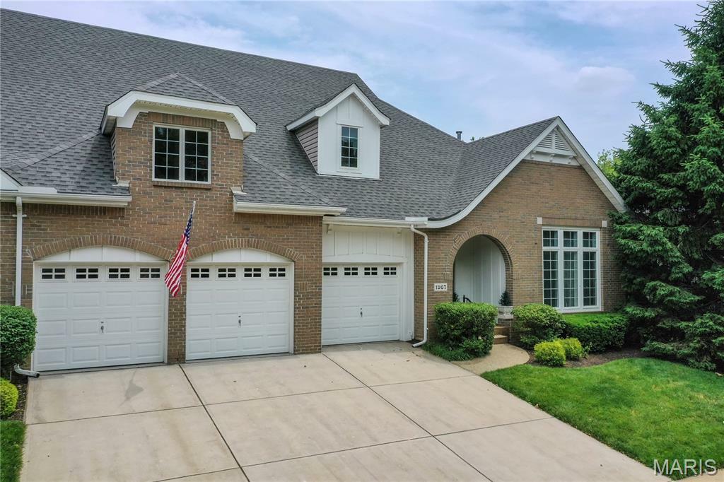 Property Photo:  1967 Chesterfield Ridge Circle  MO 63017 