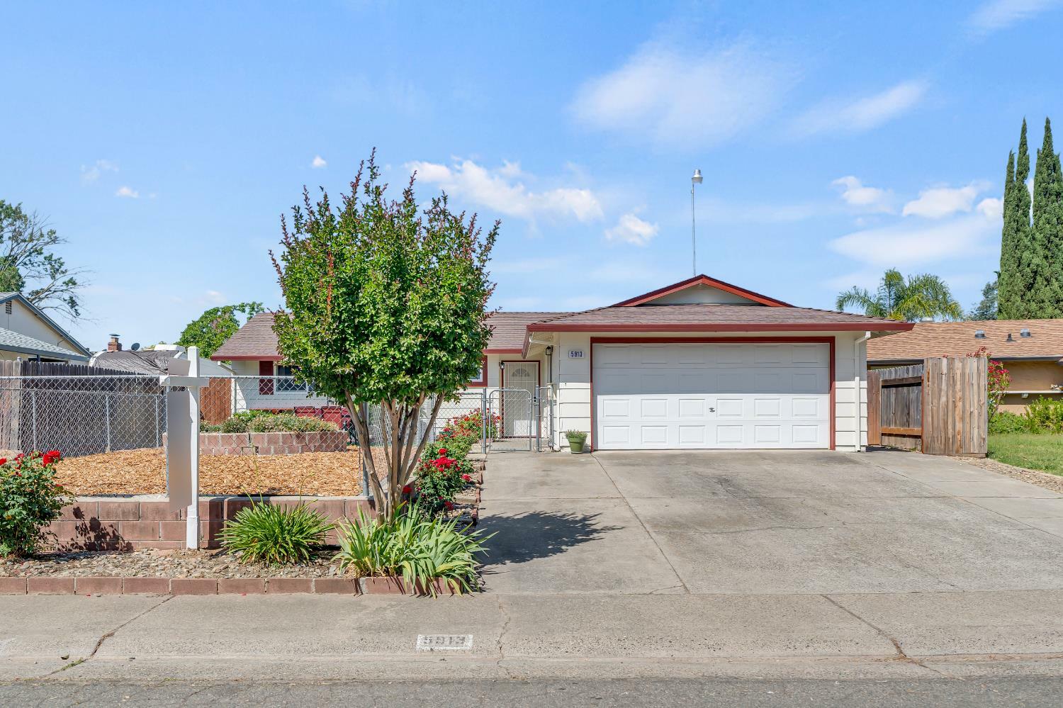 Property Photo: 5913 York Glen Way CA 95842
