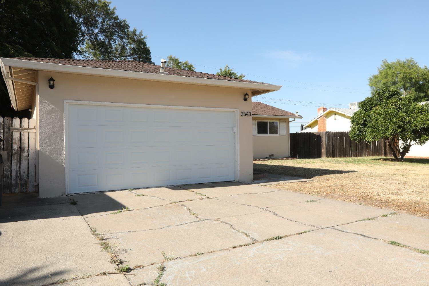 Property Photo: 2343 Thompson Way CA 95822