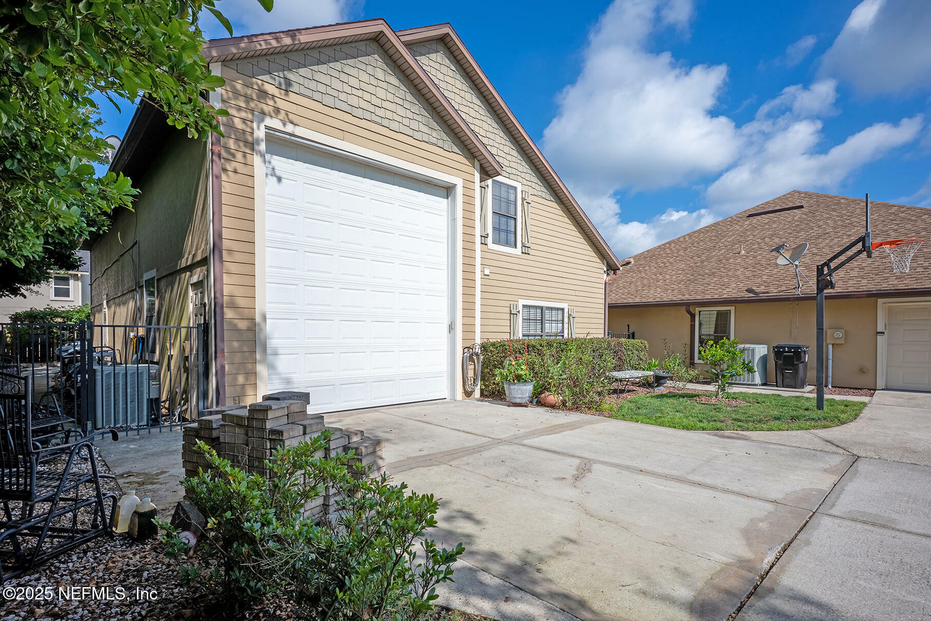 Property Photo: 1966 N Lakeshore Drive FL 32003