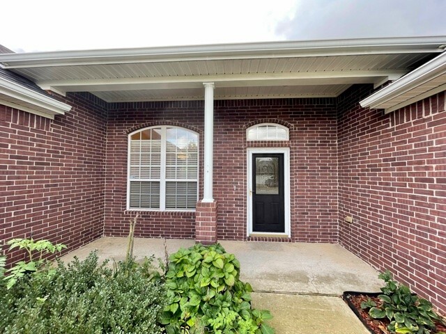 Property Photo: 3239 W Drakestone Street AR 72704