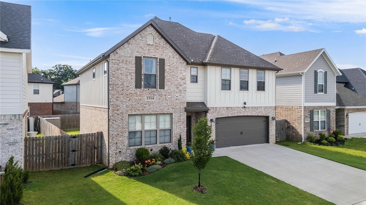 Property Photo: 1314 Fifth Avenue AR 72745