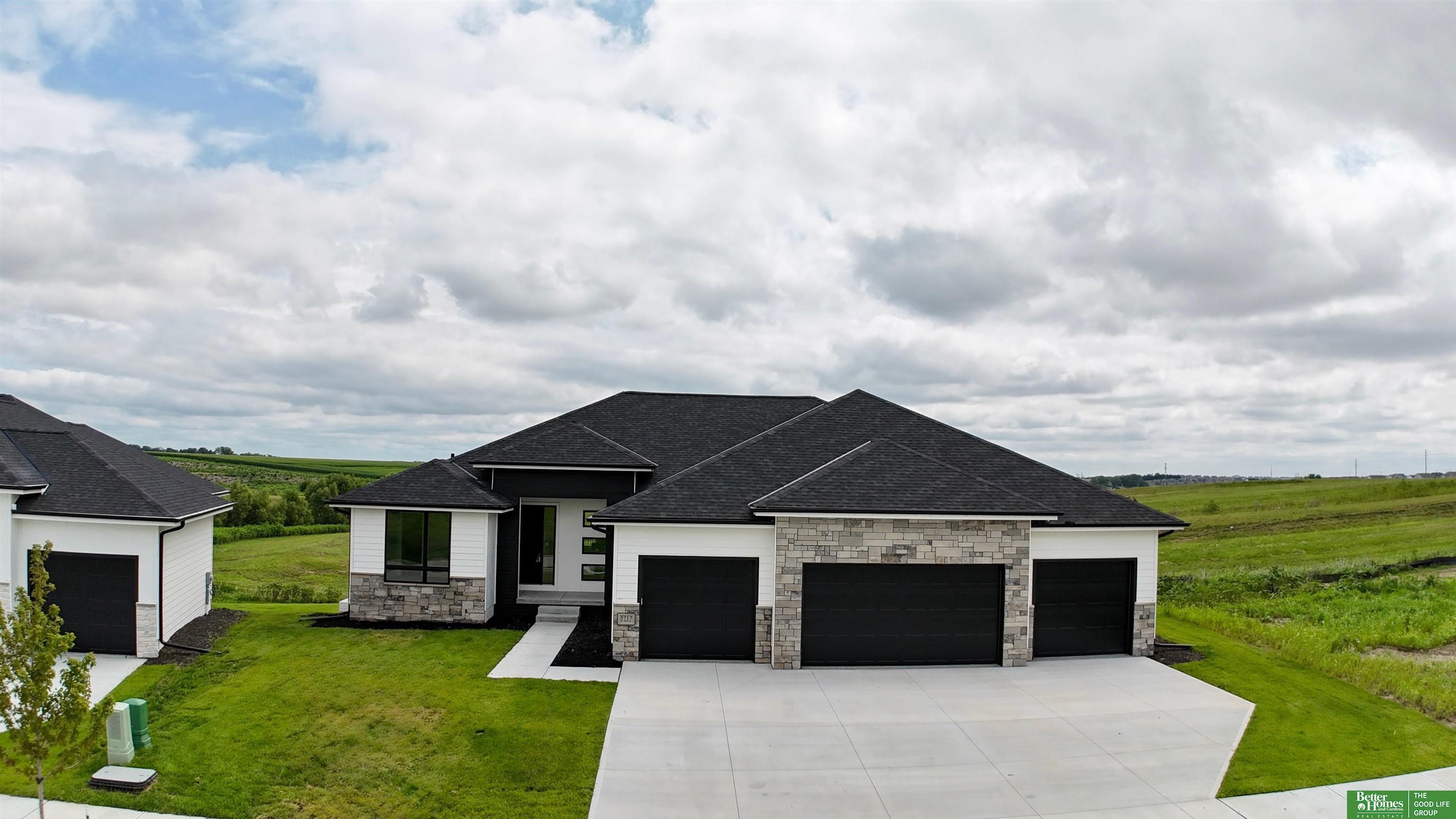 5717 N 195th Street  Elkhorn NE 68022 photo