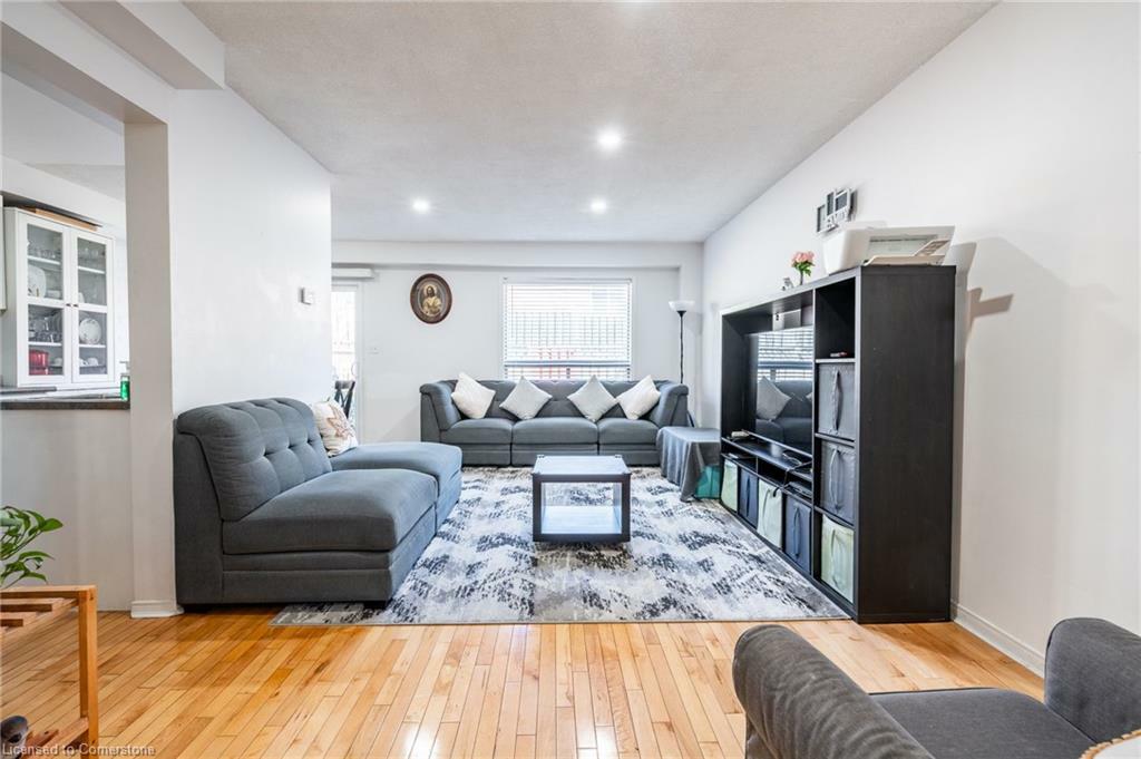 Property Photo: 1000 Upper Paradise Road 10 ON L9B 2S7