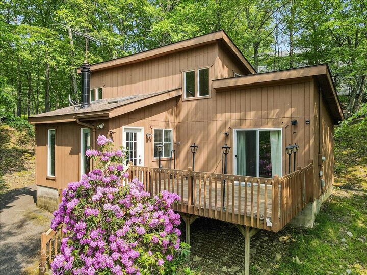 Property Photo:  5015 Woodbridge Drive E  PA 18324 
