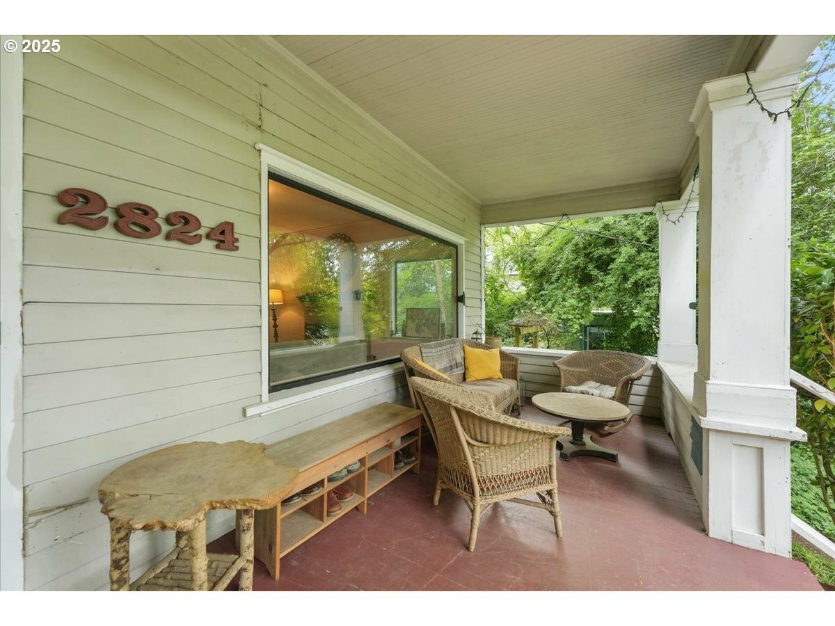 Property Photo:  2824 SW Illinois St  OR 97239 