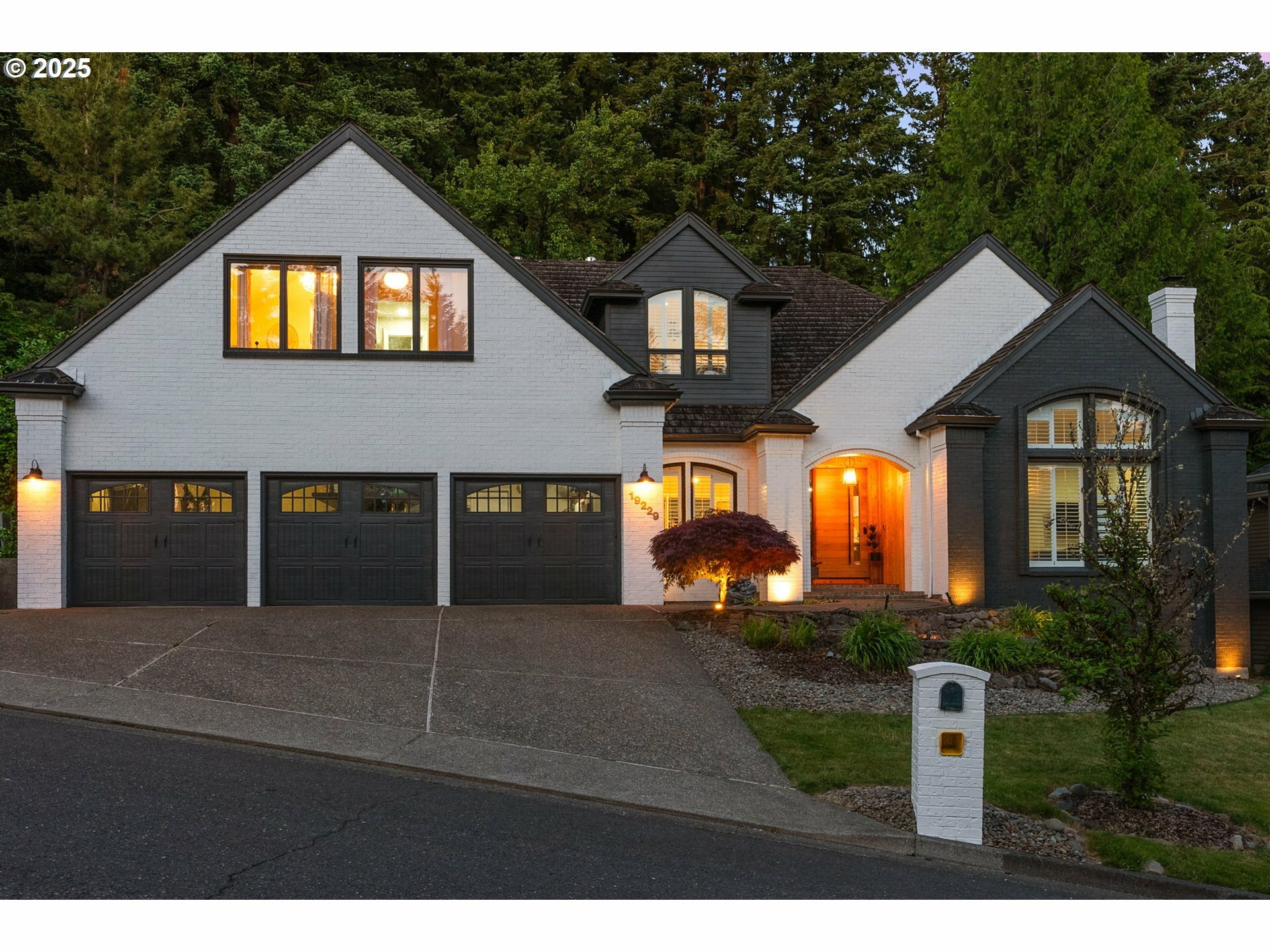 Property Photo: 19229 35th Pl OR 97034