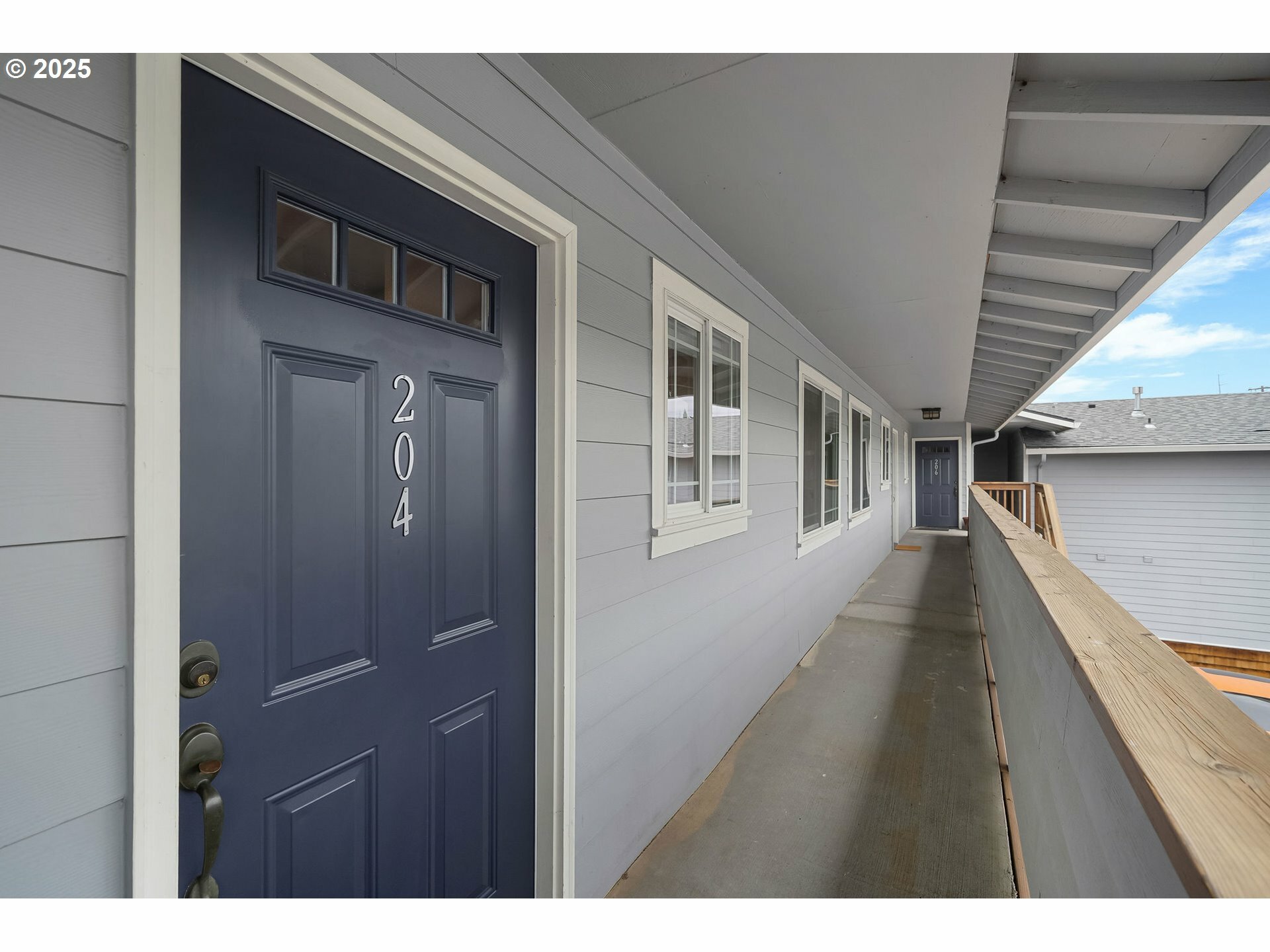 Property Photo: 3925 SW Multnomah Blvd 204 OR 97219