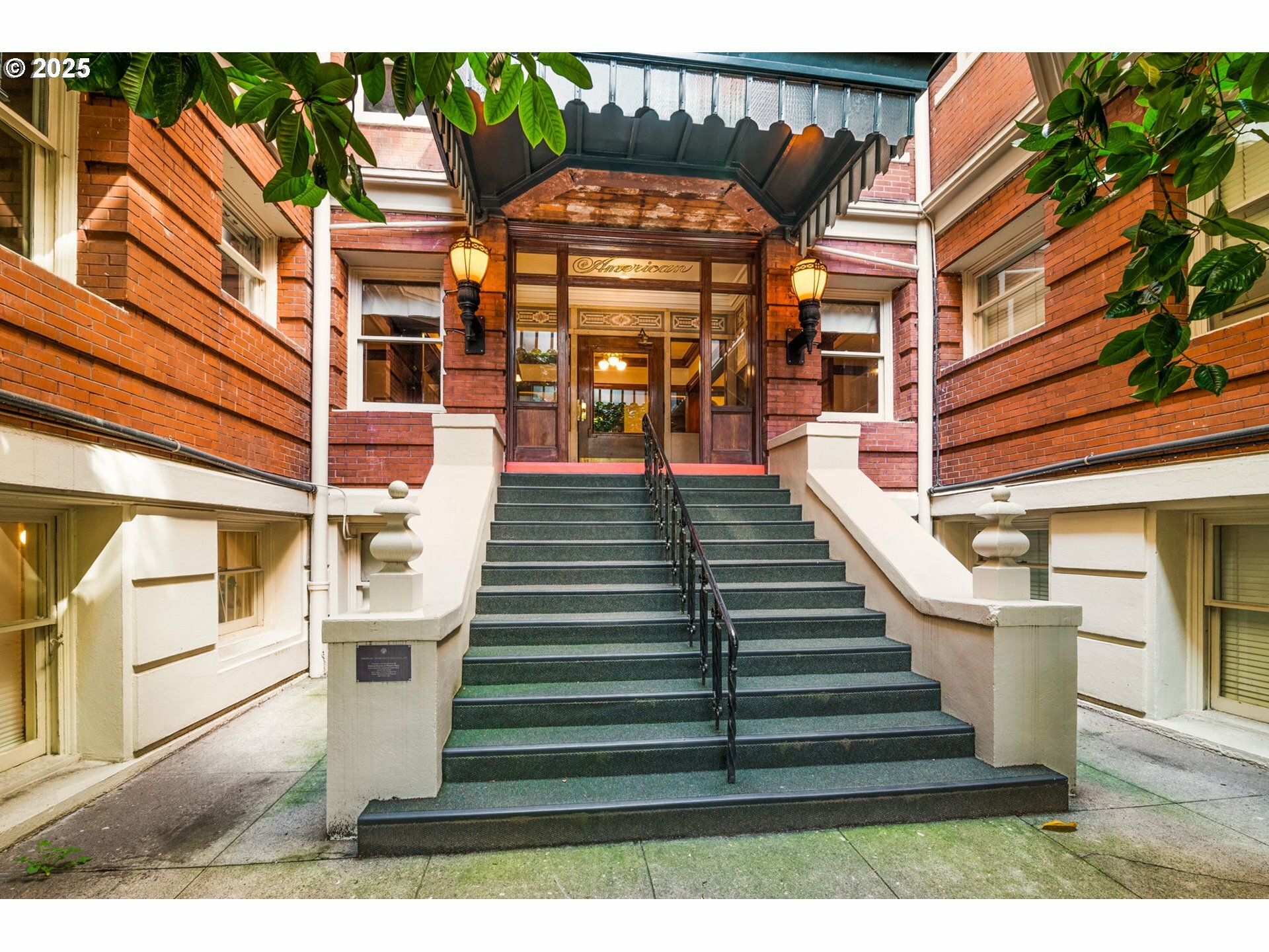 Property Photo: 2083 NW Johnson St 44 OR 97209
