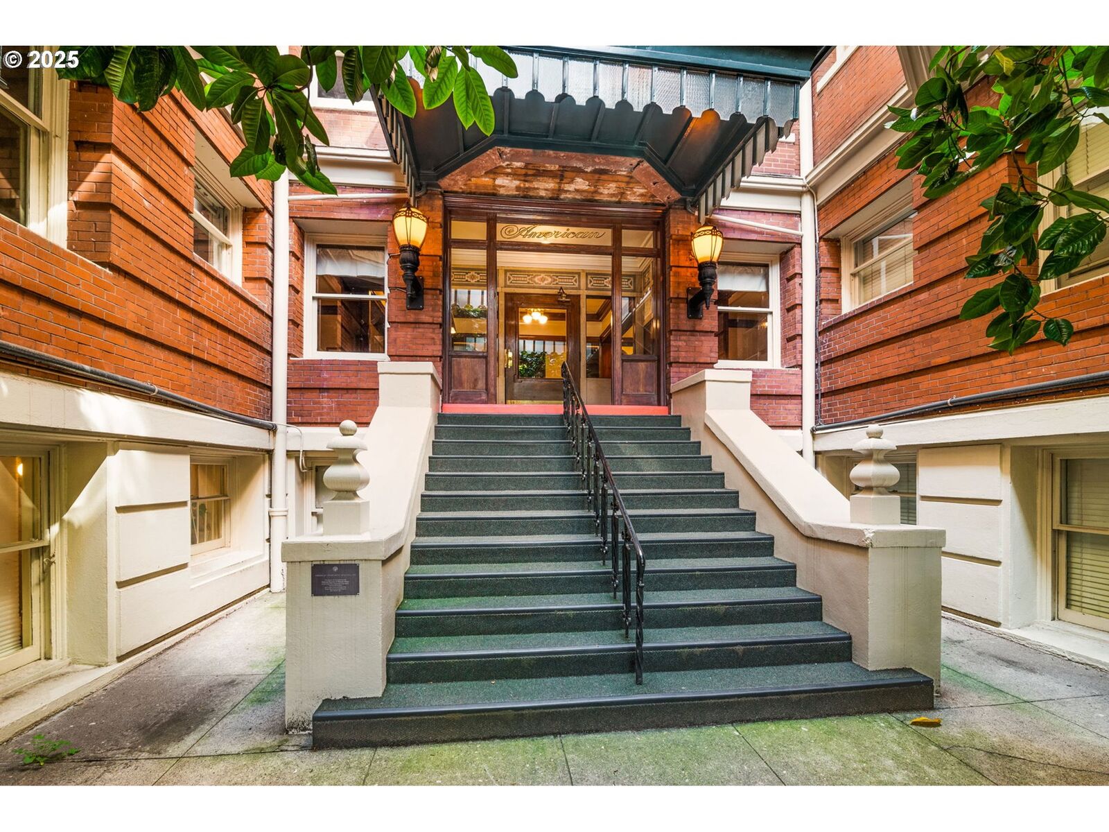 Property Photo: 2083 NW Johnson St 44 OR 97209