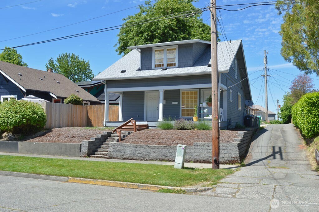 Property Photo: 408 9th Avenue SE WA 98501
