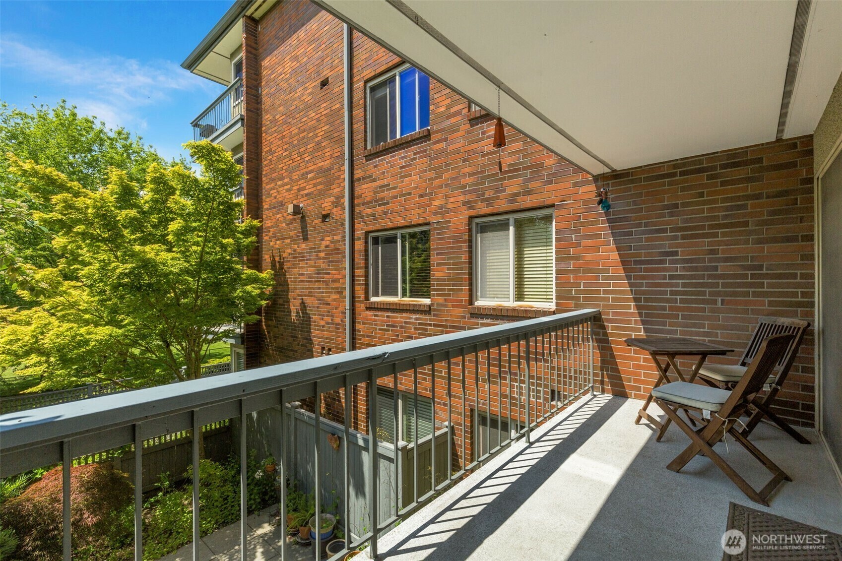 Property Photo: 732 11th Avenue E 202 WA 98102